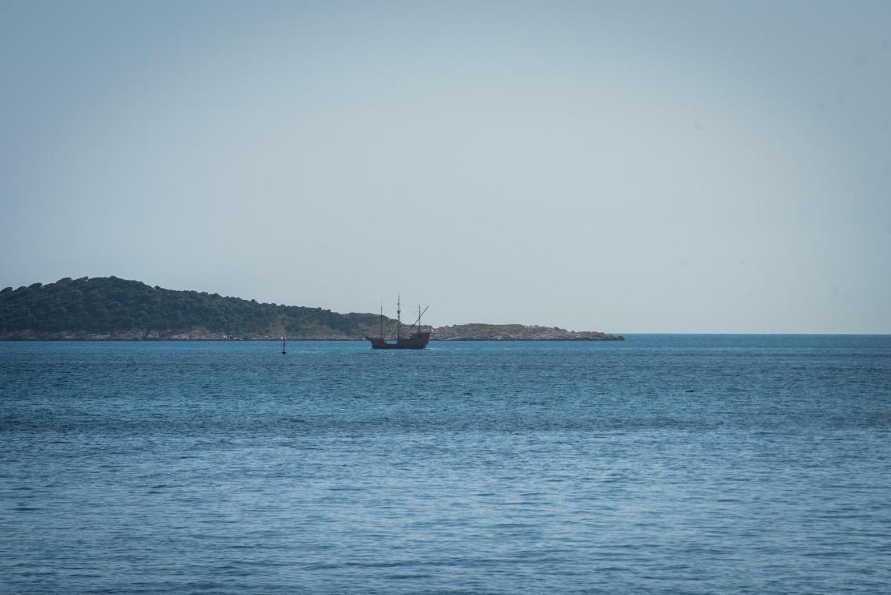 מליני Poseydon Beach Bungalow מראה חיצוני תמונה